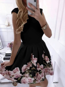 Дамска рокля с цветя 2699 черна 